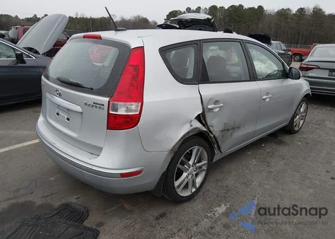 2009 Hyundai Elantra Touring z USA, uszkodzony, nr VIN KMHDC86E09U039067